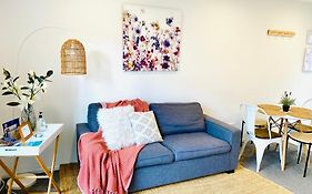 Modern Townhouse Walk To Convention Centre And Family Playground Cbd Christchurch